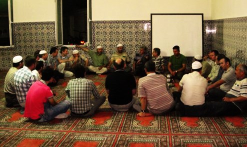 allahi-anma-disinda-mescitte-sesi-yukseltme