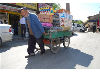 aileyi-gecindirmek-icin-calismak-ibadet-sayilir-mi