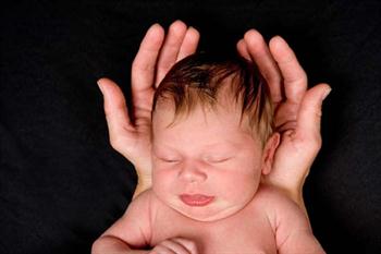 Yeni Doğan Bebeklere Nasıl Davranılır ?